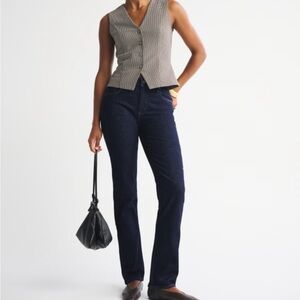 Never worn- Abercrombie curve love Mid Rise 90s straight jean